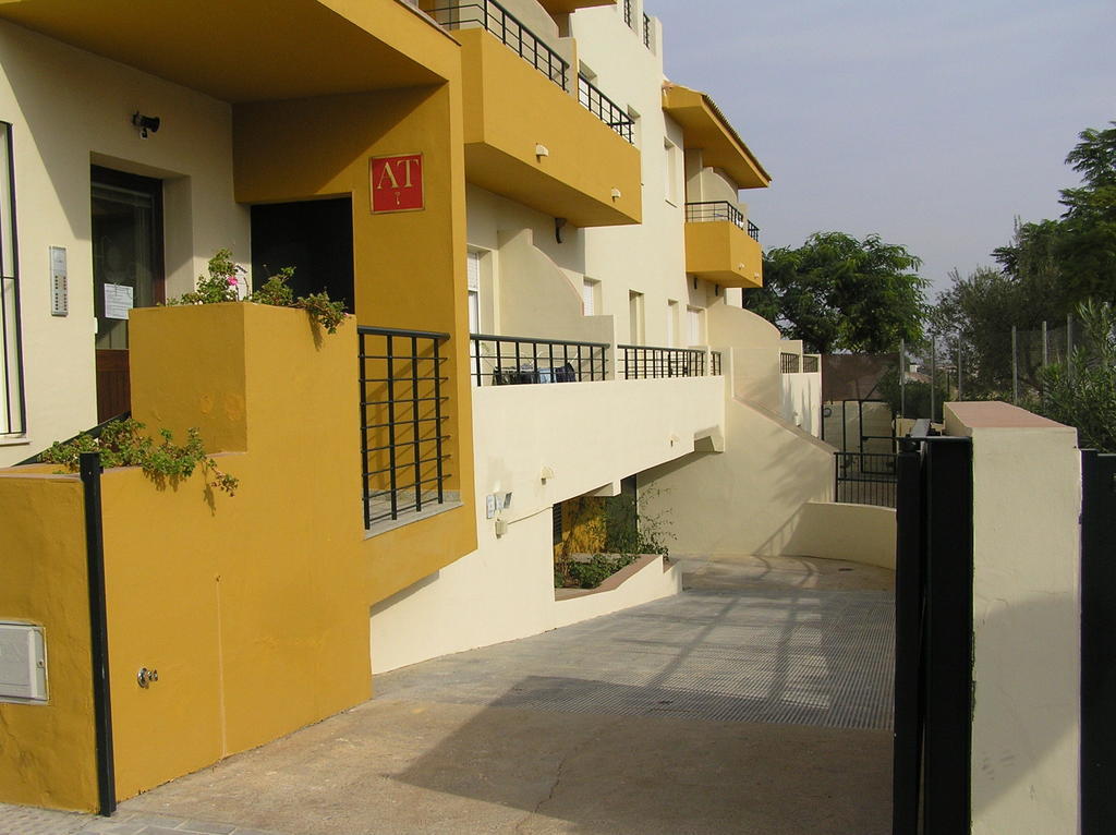 Apartamentos Turisticos Los Girasoles Espartinas Eksteriør billede
